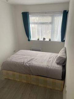 1 bedroom in a house share to rent, Hermitage Way, Stanmore