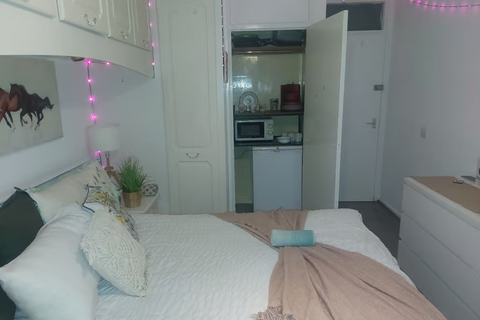 1 bedroom in a flat share to rent, Summerwood Road, Isleworth TW7