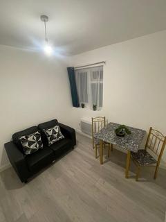 1 bedroom in a house share to rent, Hermitage Way, Stanmore