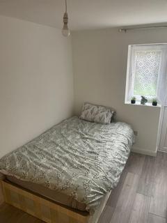 1 bedroom in a house share to rent, Hermitage Way, Stanmore