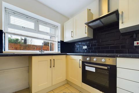 2 bedroom ground floor flat to rent, Highland Road, High Court Highland Road, PO4