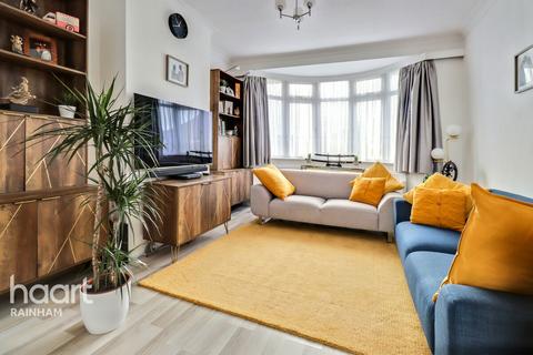 3 bedroom end of terrace house for sale, Betterton Road, Rainham