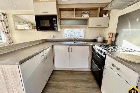 2 bedroom park home to rent, St. Osyth, Clacton-on-Sea, essex, CO16