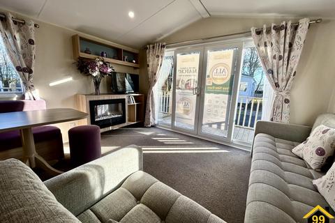 2 bedroom park home to rent, St. Osyth, Clacton-on-Sea, essex, CO16