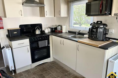2 bedroom park home to rent, St. Osyth, Clacton-on-Sea, essex, CO16