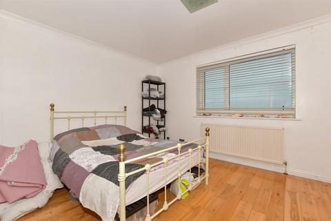 12 Battery Point, Hythe, CT21 5RR