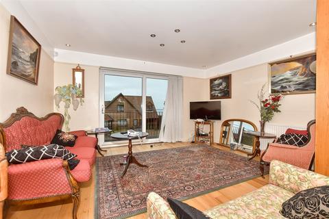 12 Battery Point, Hythe, CT21 5RR