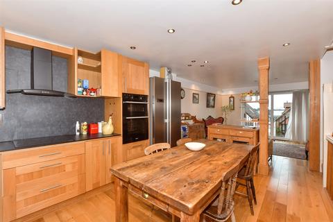 12 Battery Point, Hythe, CT21 5RR