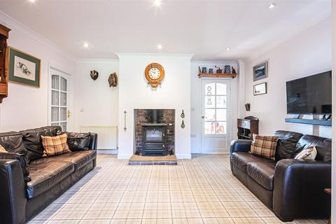 122 Townhead Road, Sheffield, S17 3GB