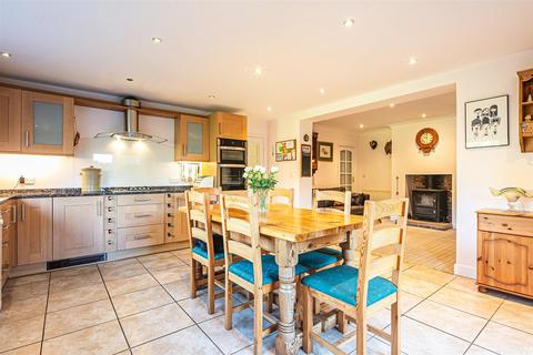 122 Townhead Road, Sheffield, S17 3GB