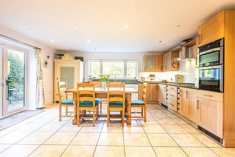 122 Townhead Road, Sheffield, S17 3GB