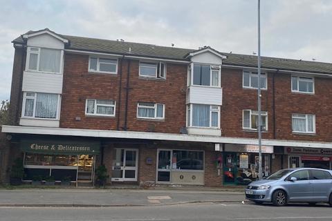 2 bedroom flat to rent, Cooden Sea Road, Bexhill-on-Sea TN39