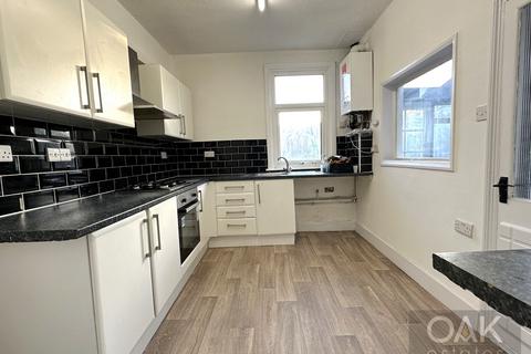 4 bedroom terraced house to rent, Bury Street, London N9