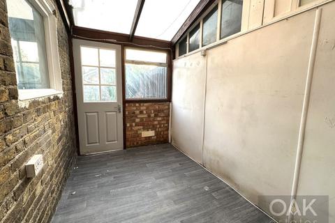 4 bedroom terraced house to rent, Bury Street, London N9