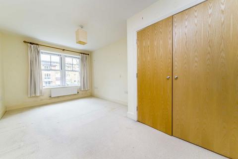 2 bedroom flat to rent, Lovelace Road, Surbiton KT6