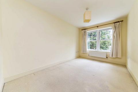 2 bedroom flat to rent, Lovelace Road, Surbiton KT6