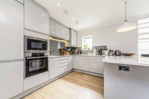 3 bedroom flat to rent, Portsmouth Road, Surbiton KT6