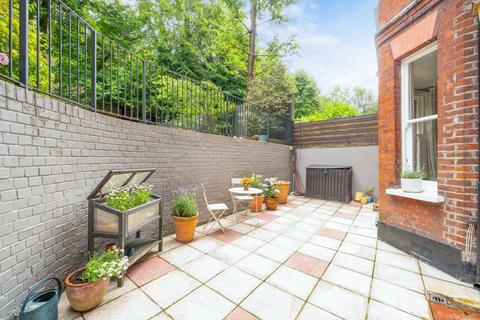 3 bedroom flat for sale, Frognal, London NW3