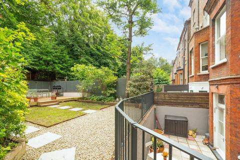 3 bedroom flat for sale, Frognal, London NW3