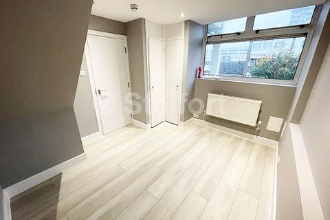 3 bedroom maisonette to rent, Chapman Street, London