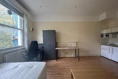 Terraced house to rent, 18 Courtfield Gardens, London, sw5