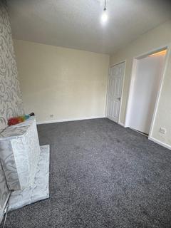 2 bedroom maisonette to rent, Manor Way, Batley, West Yorkshire, WF17