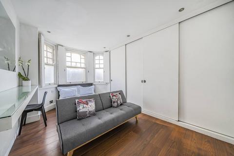 Studio to rent, Greyhound Road, Barons Court, London, W6