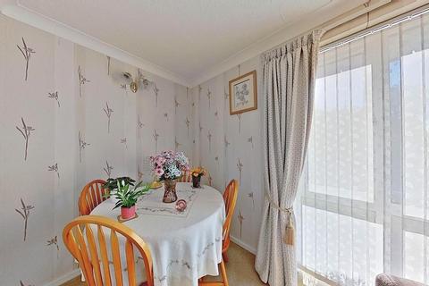 2 bedroom flat for sale, Oakland Court, Herne Bay, CT6 5RL