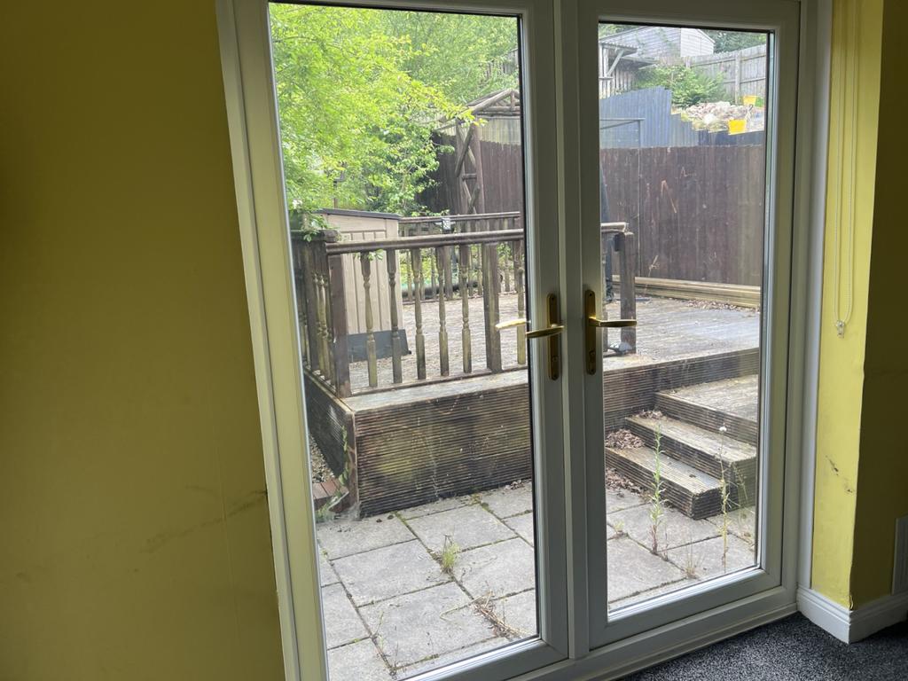 Patio doors to rear