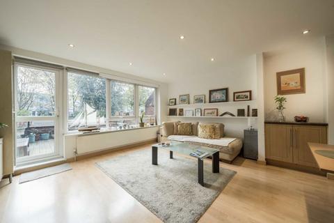 3 bedroom flat for sale, Ollgar Close, London W12