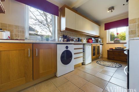 2 bedroom semi-detached house for sale, Bishopstone Road, AYLESBURY HP17