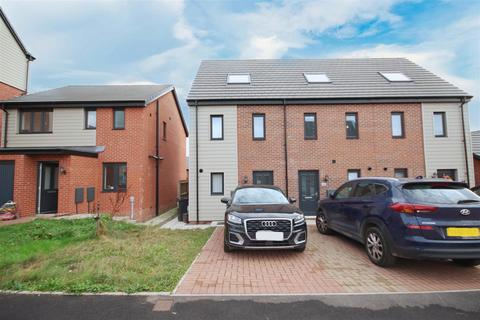 3 bedroom townhouse for sale, Rhodfa Hughes, Old St Mellons, Cardiff