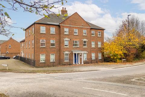 2 bedroom flat for sale, The Lodge, Aylesbury HP19