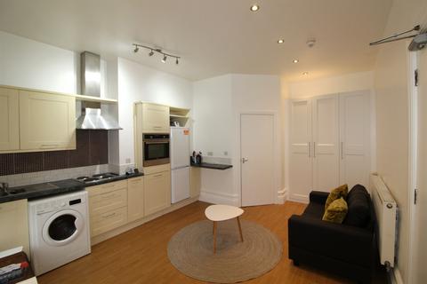 1 bedroom apartment to rent, Woodsley Road, LS2