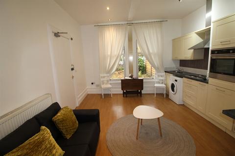 1 bedroom apartment to rent, Woodsley Road, LS2