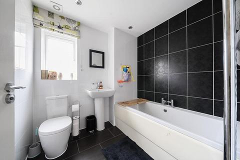 2 Beaney View, Moredon, Swindon, SN2 2FG