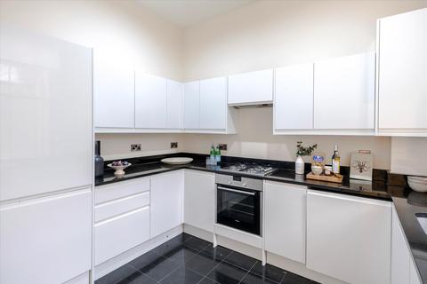 3 bedroom flat for sale, Sussex Gardens, London, W2