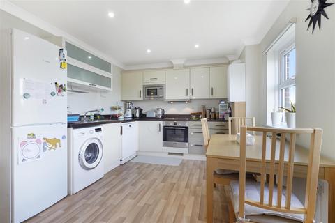 2 bedroom apartment to rent, Jasmine Court, Feltham TW13