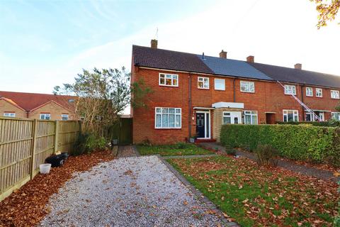 2 bedroom end of terrace house to rent, Grantham Green, Borehamwood