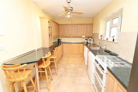 2 bedroom end of terrace house to rent, Grantham Green, Borehamwood