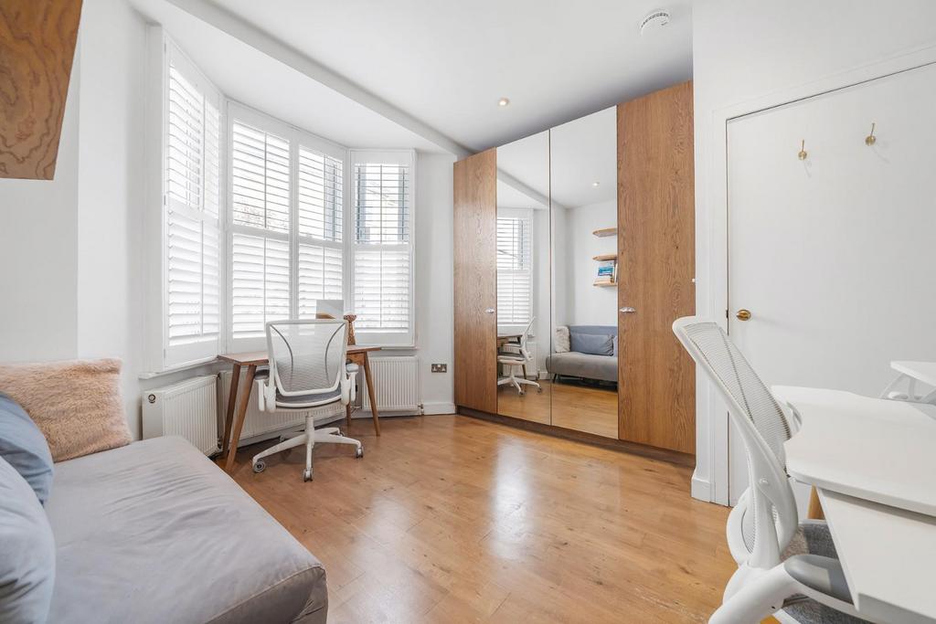 Bedroom 1 (2).jpg