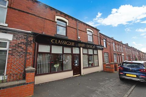 2 bedroom flat to rent, Queensgate, Bolton, BL1