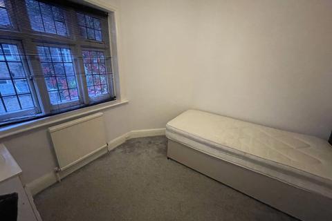 1 bedroom in a house share to rent, West Lodge Avenue, London W3