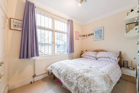 2 bedroom maisonette to rent, Fulham Road, Parsons Green, London, SW6