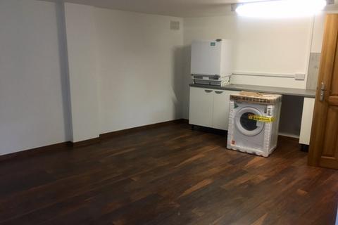 Studio to rent, Isleworth TW7