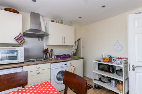 1 bedroom in a flat share to rent, Boston Road, London W7