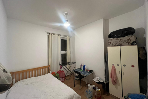 1 bedroom in a flat share to rent, Fairfield Gardens, London N8