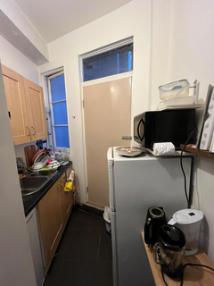 1 bedroom in a flat share to rent, Fairfield Gardens, London N8