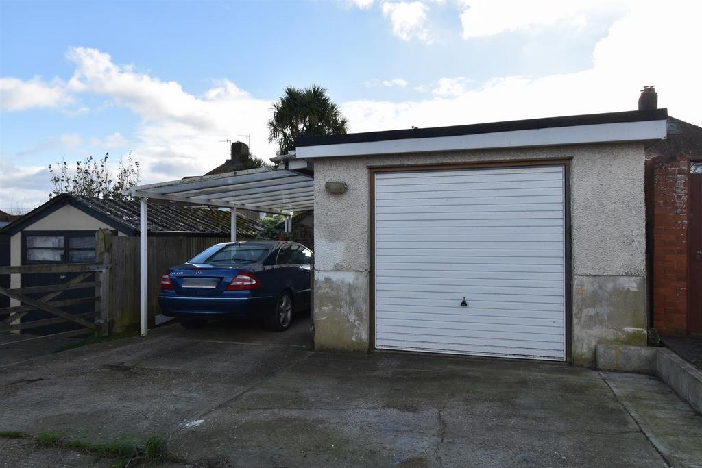 Garage/driveway