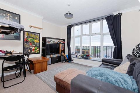 2 bedroom flat for sale, South Terrace, Littlehampton